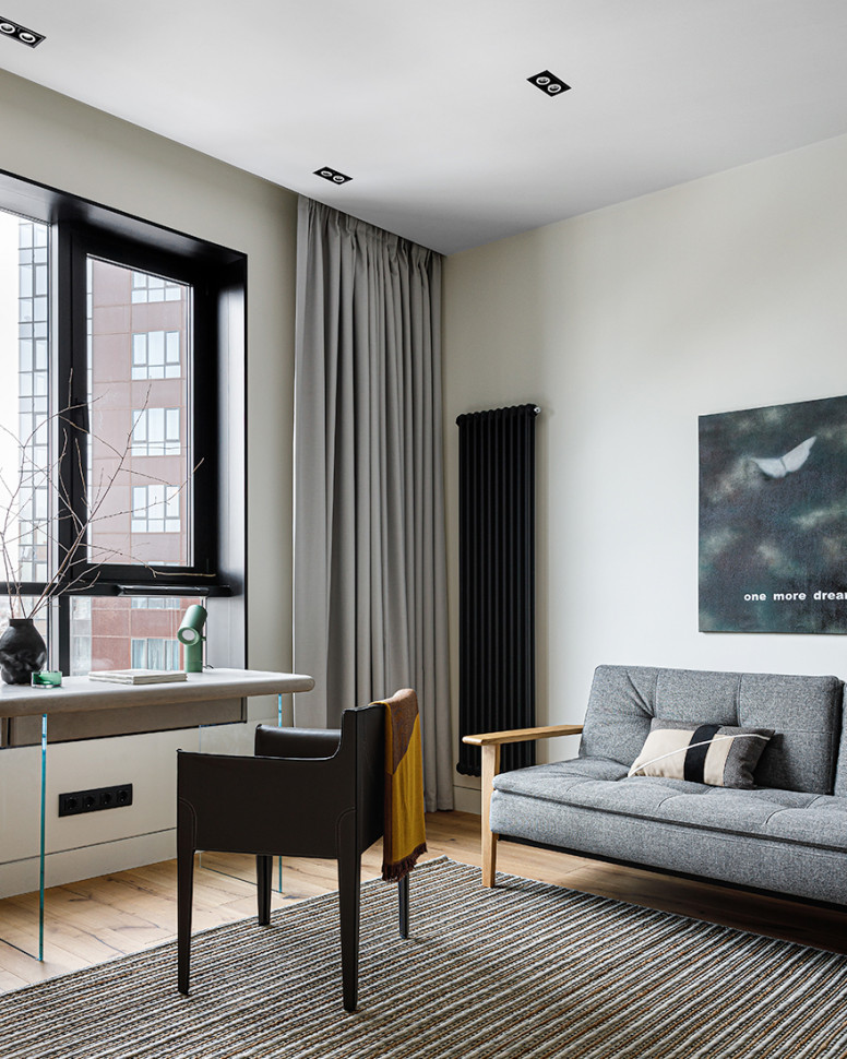 черный дизайнерский радиатор отопления в интерьере квартиры